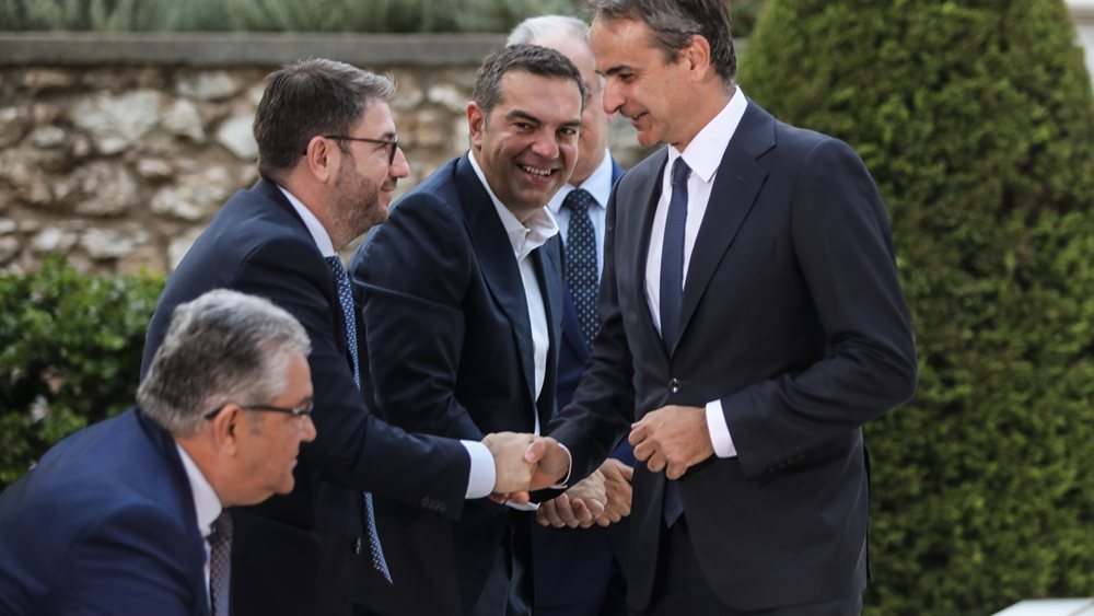 &quot;Σφήνα&quot; Ανδρουλάκη στο κυοφορούμενο δίπολο Μητσοτάκη- Τσίπρα, με αιχμή την ακρίβεια