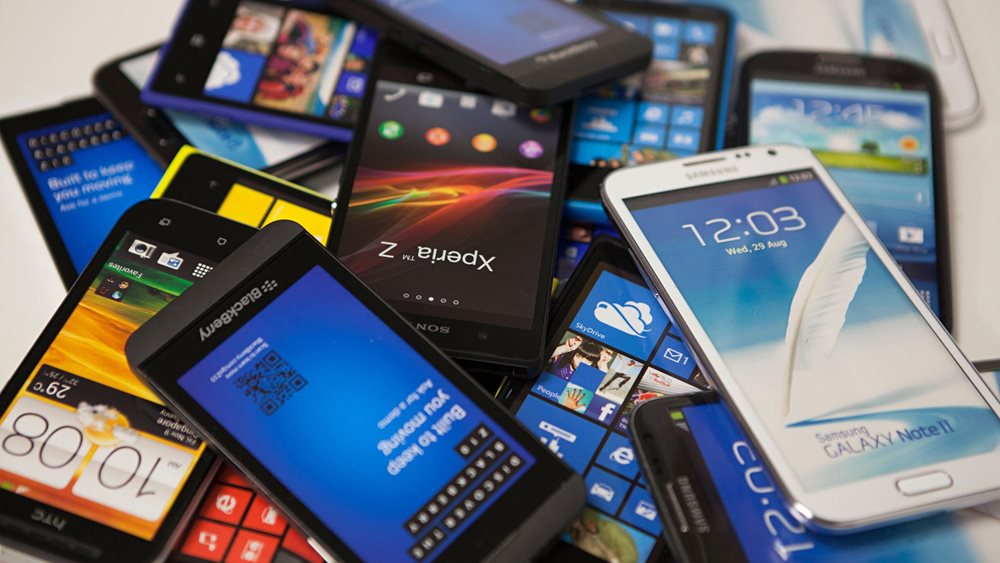 1,8 εκατ. smartphones αγόρασαν οι Έλληνες το 2020
