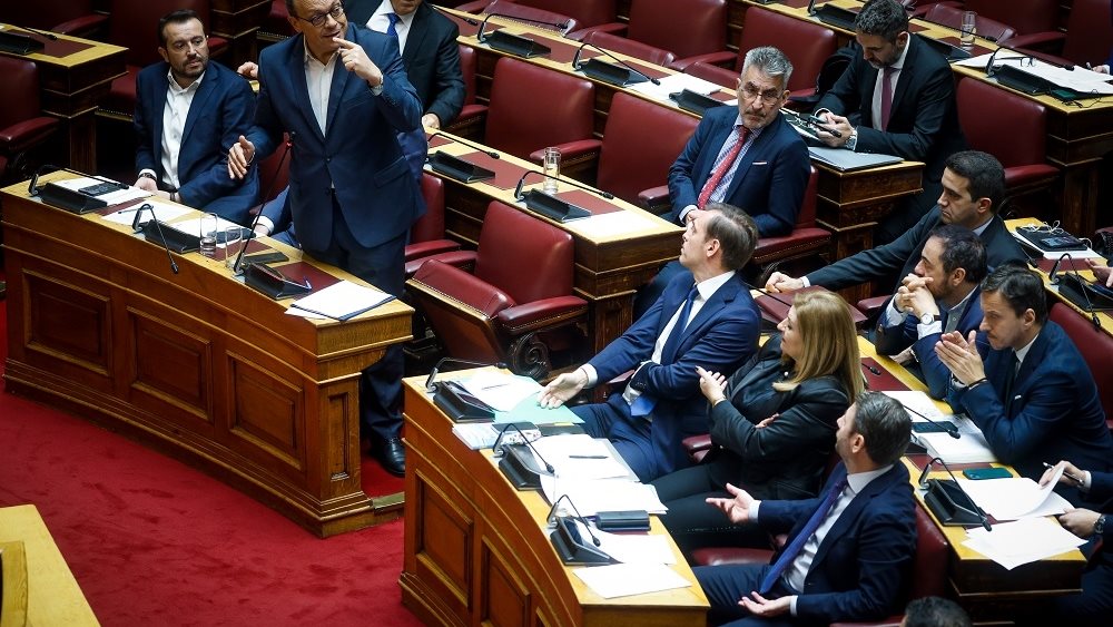 Ο ΣΥΡΙΖΑ διαλύεται με &quot;κρότο&quot;, το ΠΑΣΟΚ ψάχνει βηματισμό