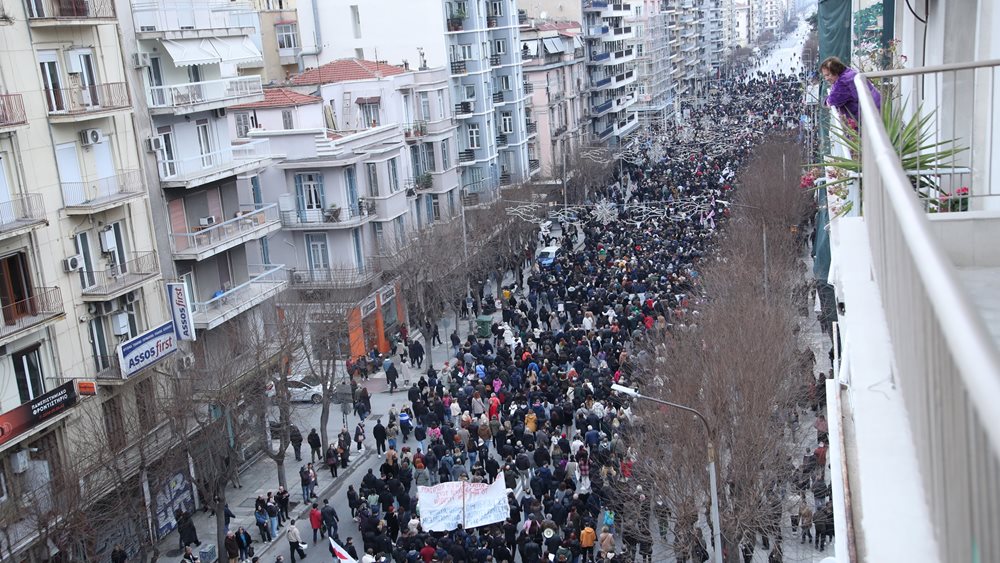 Θεσσαλονίκη: Ελεύθεροι αφέθηκαν και οι 23 που προσήχθησαν μετά την ολοκλήρωση της πορείας για τα Τέμπη