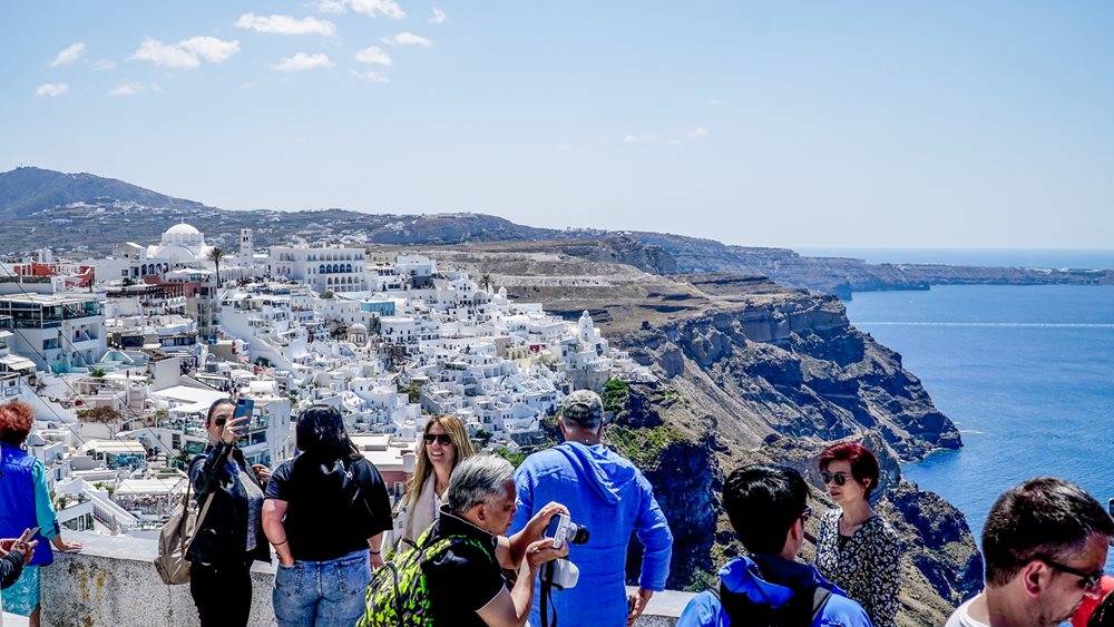 Εκατομμύρια τουρίστες στην Σαντορίνη από την κρουαζιέρα - Ψίχουλα τα έσοδα