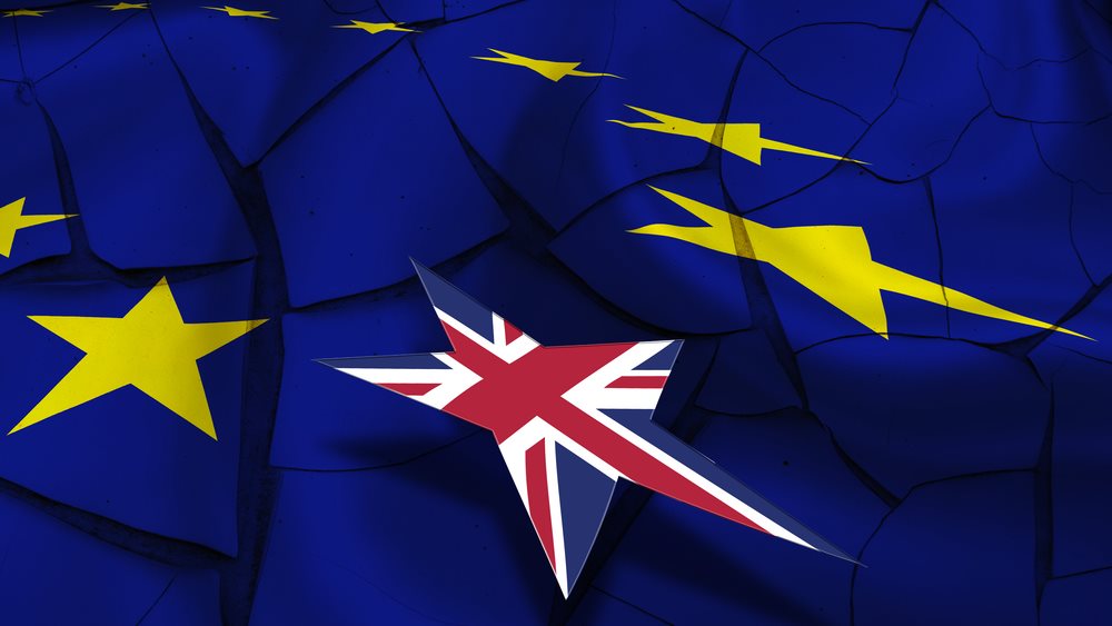 Εντείνονται οι πιέσεις προς τη Βρετανία για την ενεργοποίηση του άρθρου 50