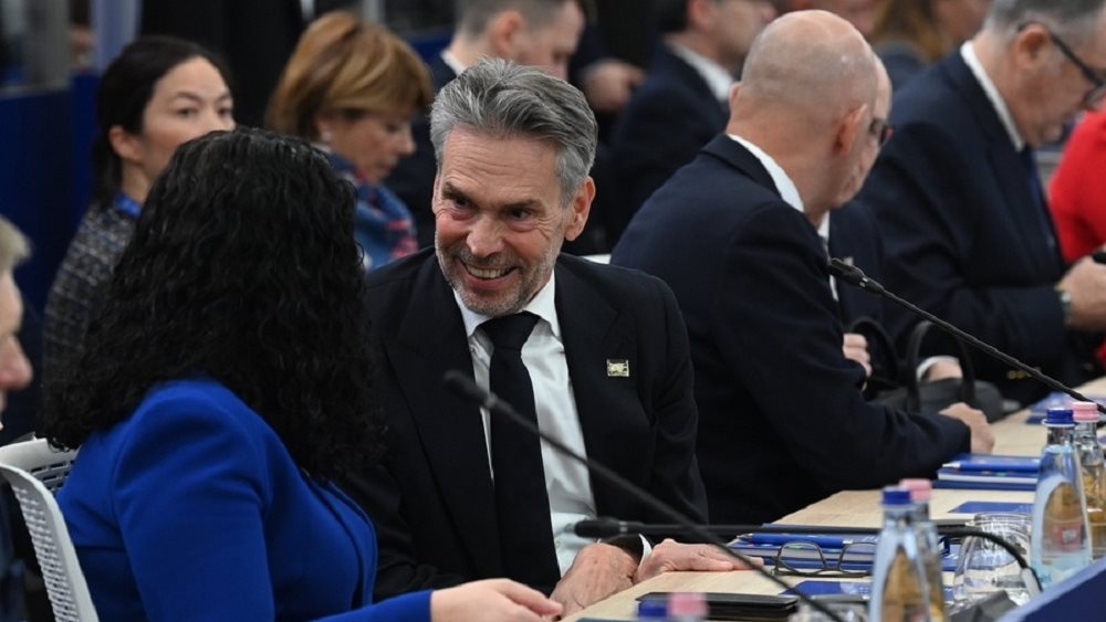 Ολλανδία: Ο πρωθυπουργός Σχοφ χαρακτήρισε απαράδεκτα τα βίαια επεισόδια με στόχο ισραηλινούς φιλάθλους