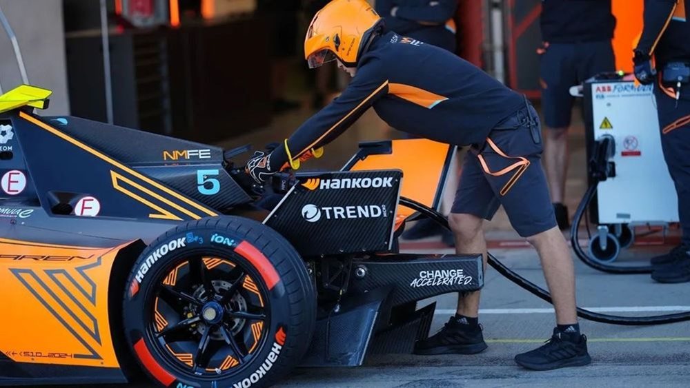 Δείτε ηλεκτρική Formula E να φορτίζει σε 30 δευτερόλεπτα (video)