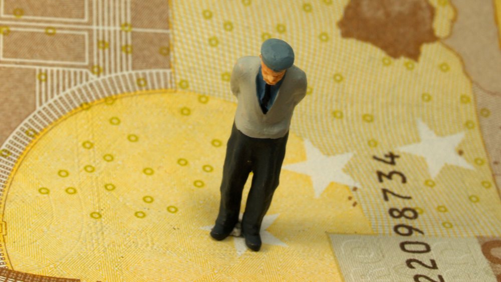 "Τρύπα" 200 εκατ. ευρώ απειλεί τις συντάξεις του Νοεμβρίου