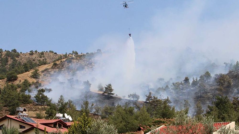Κύπρος: Ανεξέλεγκτη πυρκαγιά στα βόρεια της Λεμεσού - Αναφορές για έναν νεκρό, εγκλωβισμένα 36 άτομα σε λεωφορείο