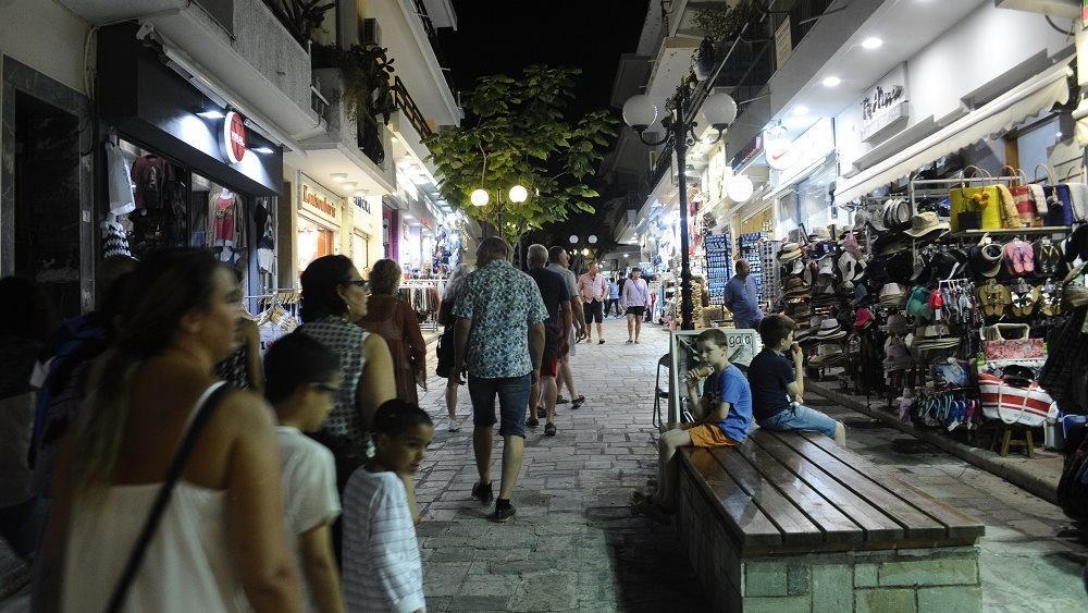 Γιατί όλοι θέλουν τους Ινδούς τουρίστες