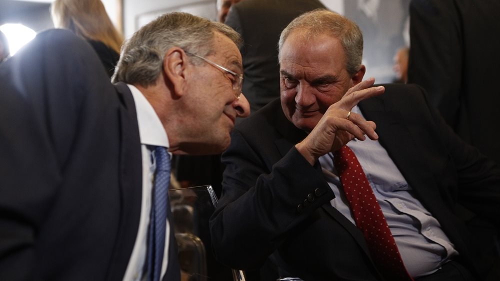 Παραμένει ο…παγετός στις σχέσεις του νυν με τους δύο πρώην πρωθυπουργούς
