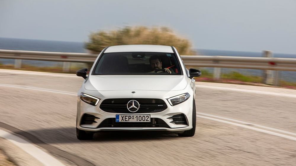 Mercedes AMG A35 4MATIC: Σκαλοπάτι