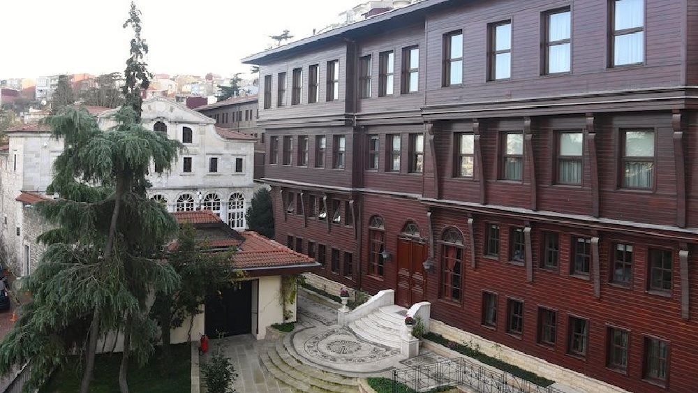 Δέκα χιλιάδες προστατευτικές μάσκες δώρισε η ουγγρική κυβέρνηση στο Οικουμενικό Πατριαρχείο