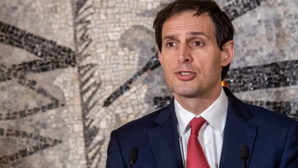 Ολλανδία: Ο ΥΠΕΞ Χούκστρα παραιτήθηκε για να διεκδικήσει τη θέση του Επιτρόπου της ΕΕ για το κλίμα