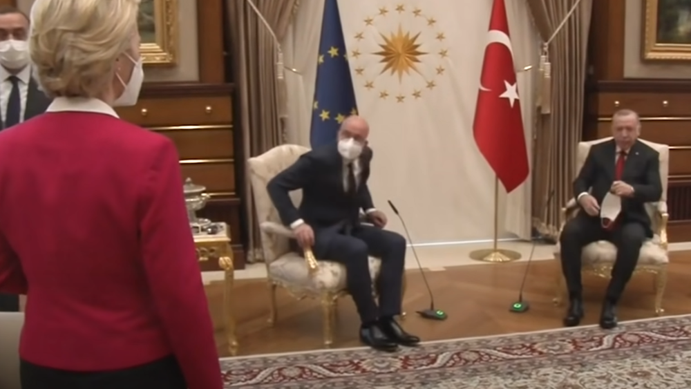 Σάλος από την προσβολή Ερντογάν και την &quot;γκάφα&quot; Μισέλ: Άφησαν όρθια την φον ντερ Λάιεν
