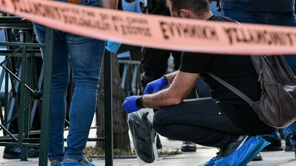 Έκρηξη στους Αμπελόκηπους: Η &quot;παρέα της Αρκαδίας&quot;, η βόμβα στα ΜΑΤ σε τάπερ και η 30χρονη &quot;κλειδοκράτορας&quot;