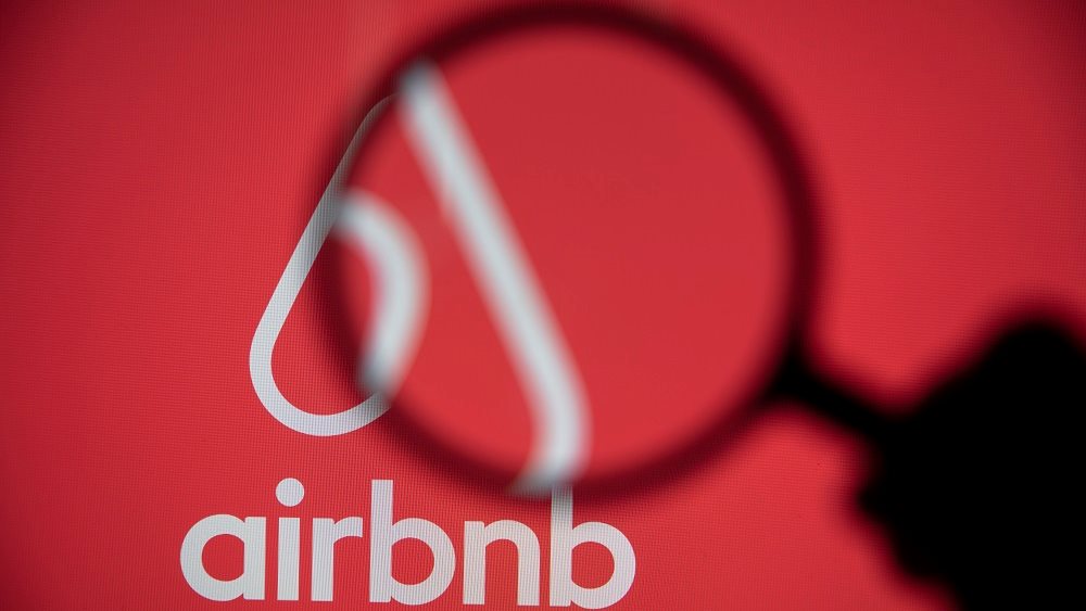 Airbnb: &#39;Βουτιά&#39; 25% από την ημέρα της IPO - Οι τρεις ιδρυτές της έχασαν $5 δισ. σε 3 ημέρες