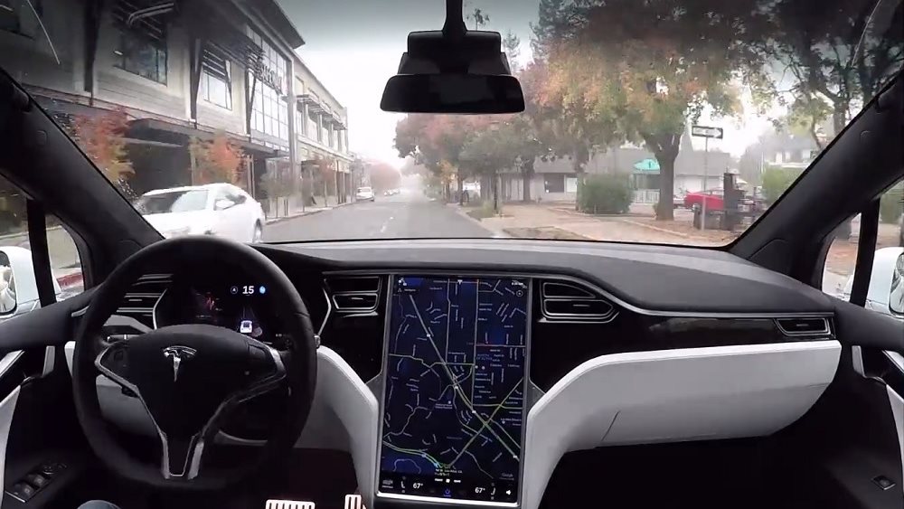 Η Tesla είναι έτοιμη να μοιραστεί τα μυστικά της