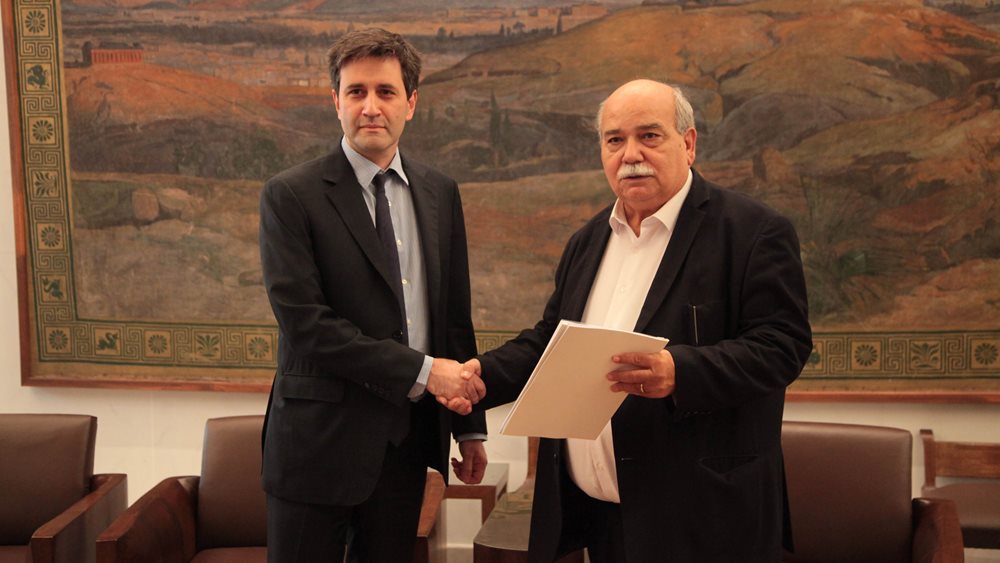 Το ΥΠΟΙΚ βλέπει νέα έξοδο στις αγορές φέτος και μεταμνημονιακό "πακέτο"