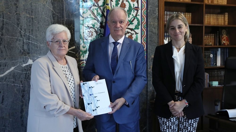 Παράδοση στον Πρόεδρο της Βουλής της Ετήσιας Έκθεσης Πεπραγμένων της Επιτροπής Ανταγωνισμού