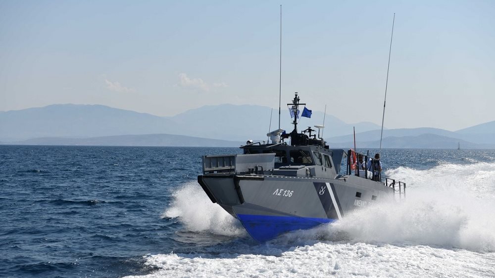 Ιστιοφόρο με 75 μετανάστες ρυμουλκήθηκε στη Νεάπολη Βοιών