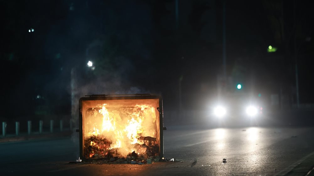 Θεσσαλονίκη: Επεισόδια με μολότοφ και δακρυγόνα έξω από το ΑΠΘ – Κομμένη κυκλοφορία στην Εγνατία - Πάνω από 200 προσαγωγές