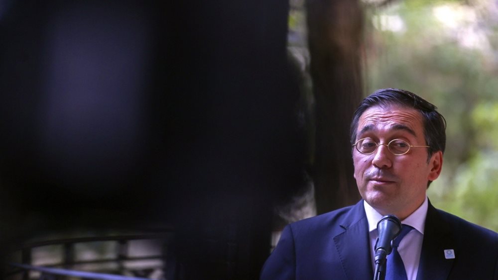 Ισπανία: Ο ΥΠΕΞ Άλμπαρες ζήτησε από την ΕΕ να επιβάλλει εμπάργκο όπλων στο Ισραήλ