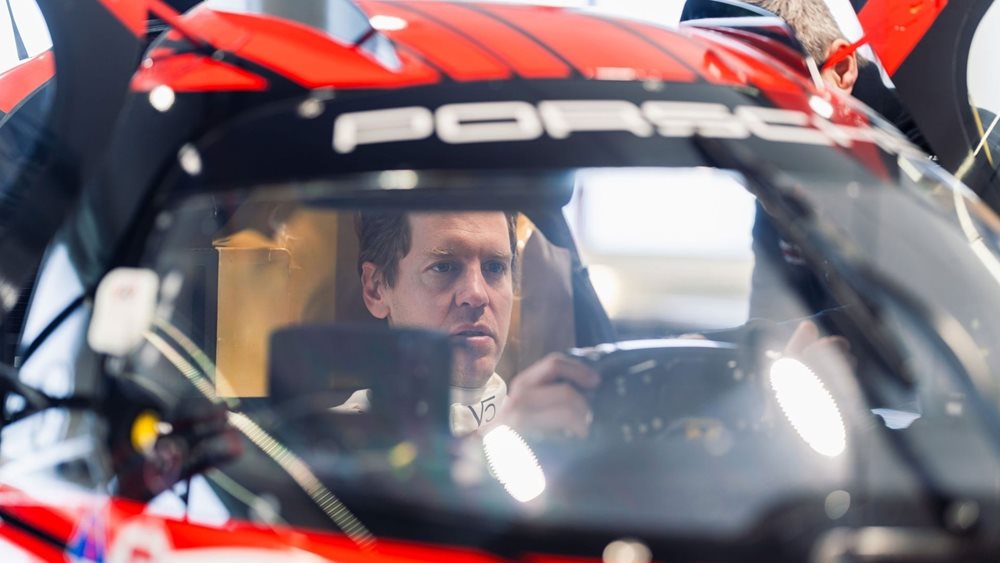 Ο Sebastian Vettel δοκιμάζει τo hypercar Porsche 963 (εικόνες, video)