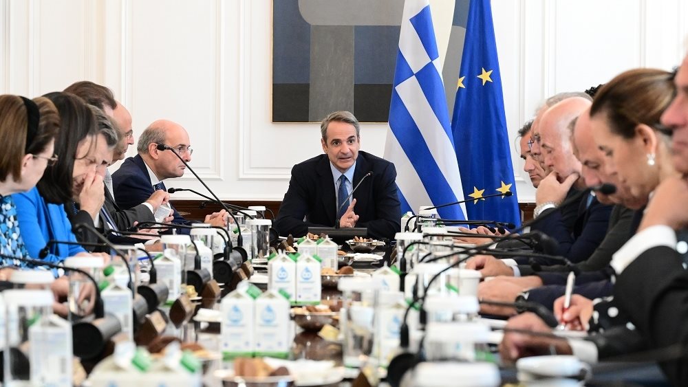 Το στοίχημα της διπλής παρέμβασης σε μισθούς και φόρους