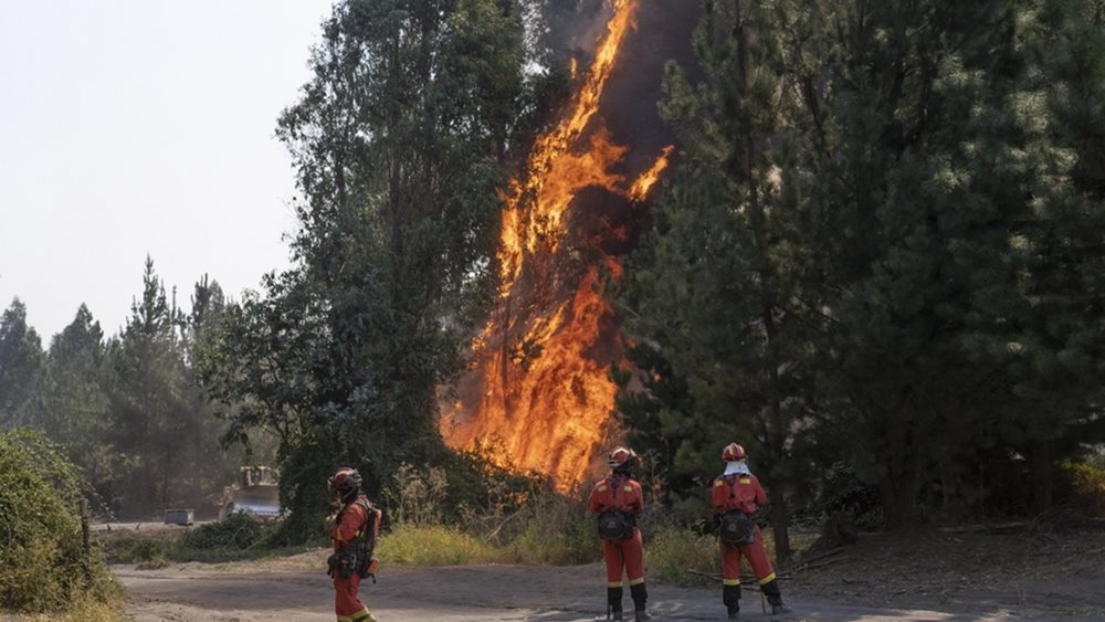 Χιλή: Οι καταστροφικές πυρκαγιές που μαίνονται εδώ και μία εβδομάδα απειλούν τώρα νέες περιοχές