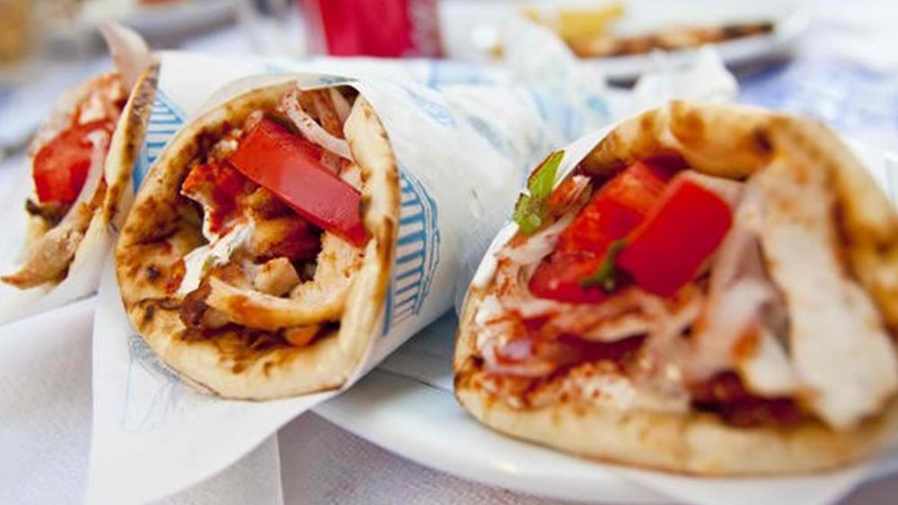 Αυξήσεις 10% ως 15% στα σουβλάκια από την 1η Μαΐου