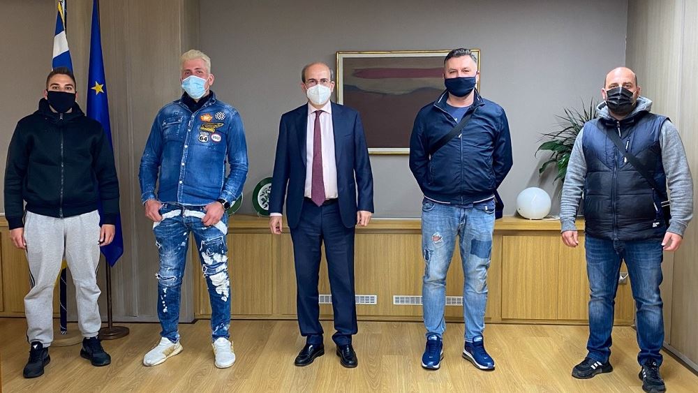 Συνάντηση Χατζηδάκη με διανομείς για τα προβλήματα του κλάδου του delivery