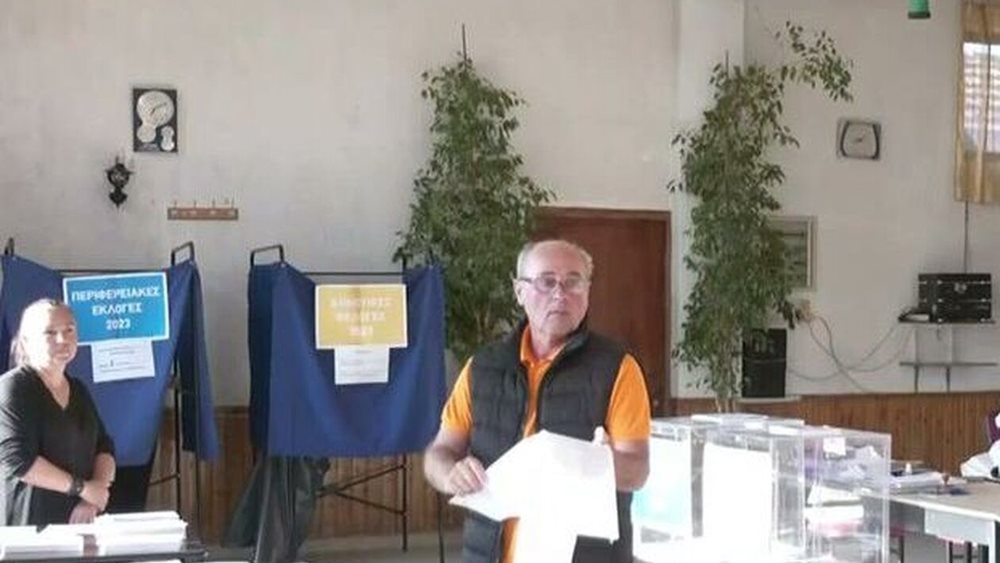 Μετέτρεψαν το καφενείο σε εκλογικό κέντρο σε χωριό της Καρδίτσας
