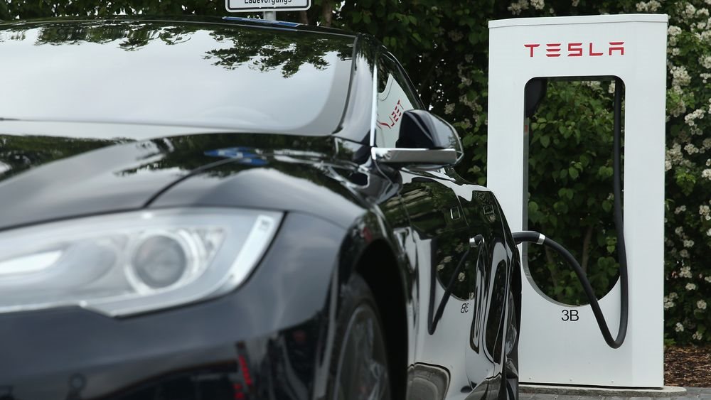 Σκέψεις Μασκ για έξοδο της Tesla από το Χρηματιστήριο