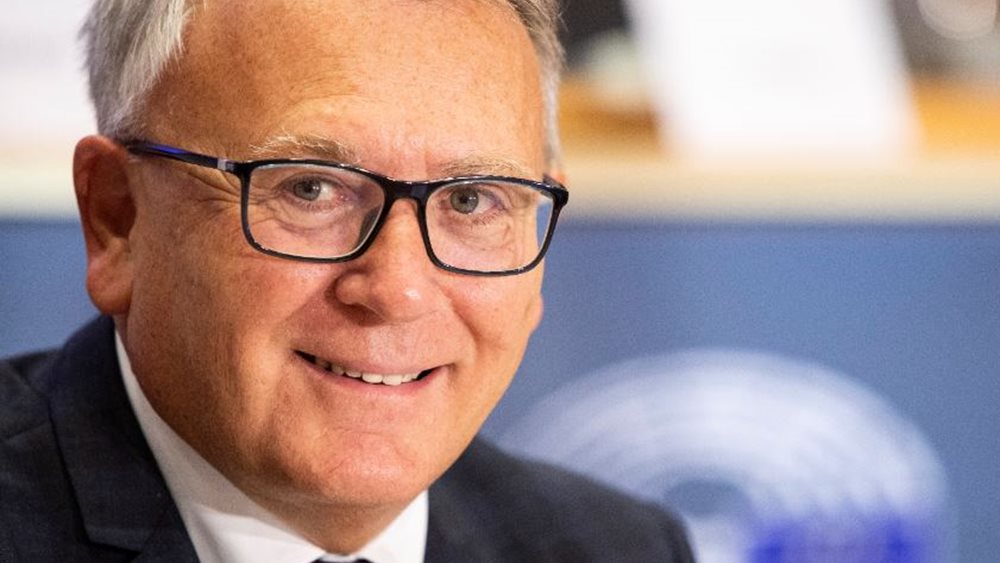 Νίκολας Σμιτ: Δεν θεωρώ ότι το ΕΛΚ ή η ευρωομάδα &quot;Ταυτότητα και Δημοκρατία&quot; είναι δημοκρατικές δυνάμεις