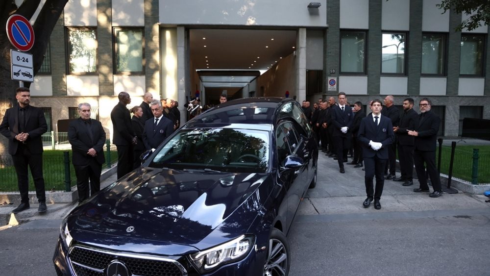 Ιταλία: Στην κωμόπολη Ριβάλτα τελείται η κηδεία του Τζόρτζιο Αρμάνι
