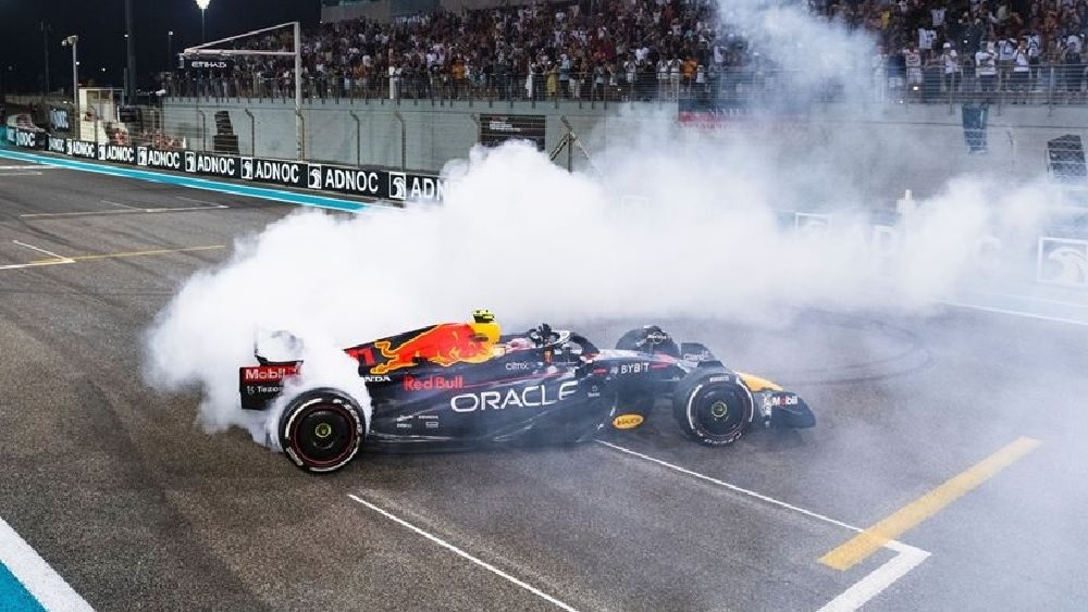 F1 GP Άμπου Ντάμπι: Κυριαρχικό φινάλε Verstappen