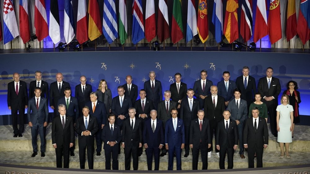 Η Δύση χρειάζεται επειγόντως νέα "γυαλιά"