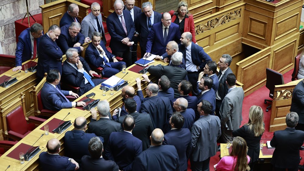 Απορρίφθηκε με 159 ψήφους κατά και 141 υπέρ η πρόταση δυσπιστίας κατά της κυβέρνησης