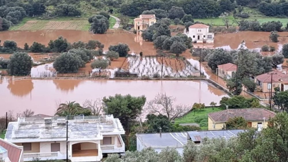 Κεφαλονιά: Ζημιές σε καλλιέργειες, σπίτια και υποδομές από την κακοκαιρία - Με σκάφη αναζητούν παγιδευμένα ζώα