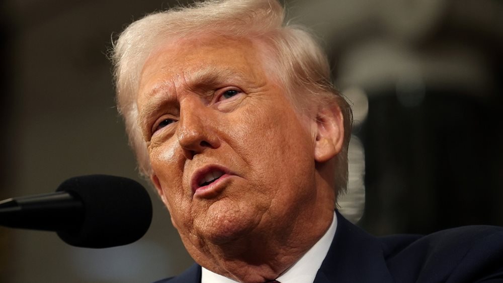 Ο Τραμπ κόβει τη χρηματοδότηση του Voice of America και άλλων 6 υπηρεσιών