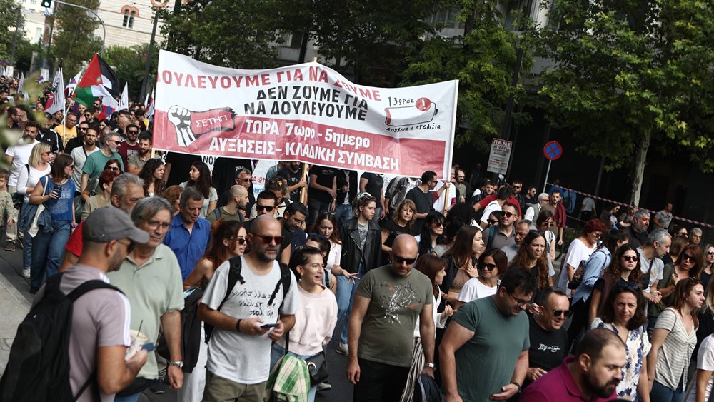 Απεργιακή συγκέντρωση στην Αθήνα: "Όχι στις 13 ώρες δουλειά" - Ψήφισμα συμπαράστασης στον Π. Ρούτσι από συνδικαλιστικές οργανώσεις