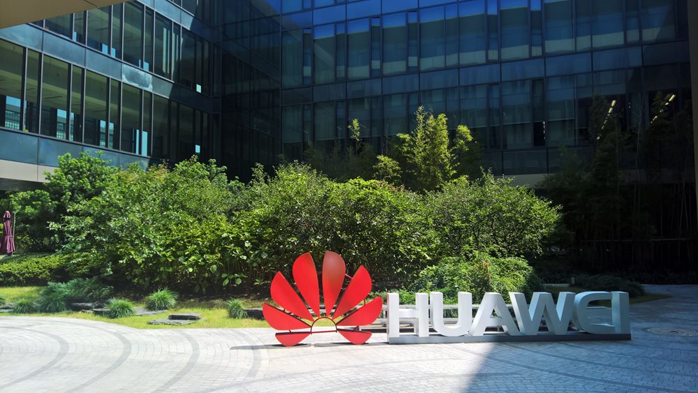 Η Huawei εξετάζει να ανοίξει εργοστάσιο για εξαρτήματα 5G στην Ευρώπη