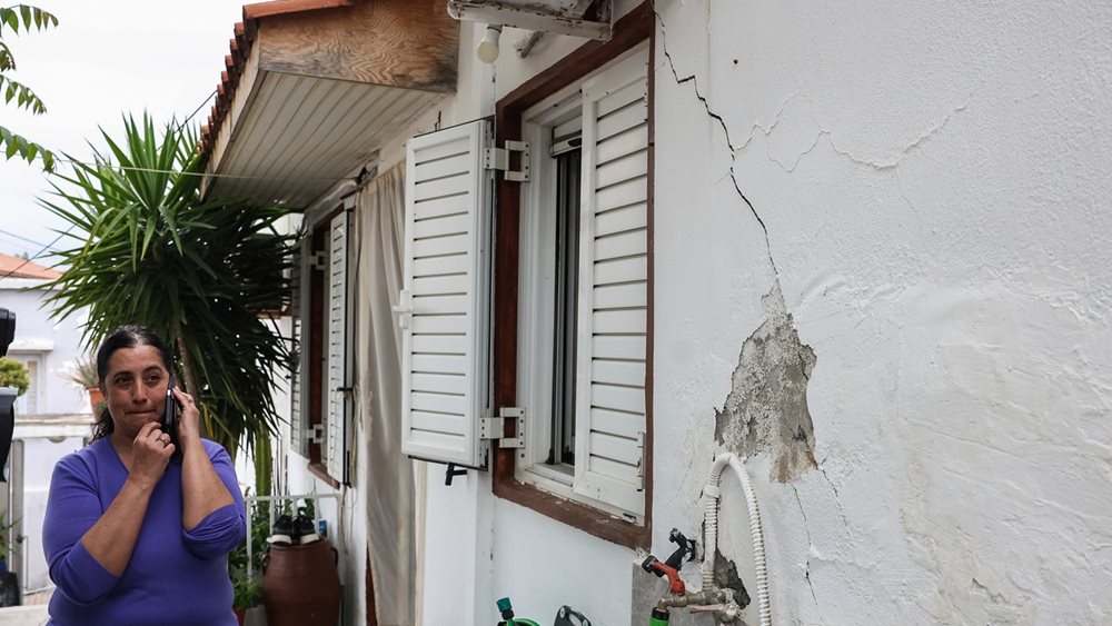Ρηγματώσεις στις Βούτες Ηρακλείου: Εκκενώνονται 4 σπίτια - Ευθ. Λέκκας: Το μεσημέρι θα έχουμε πλήρη γνώση των φαινομένων