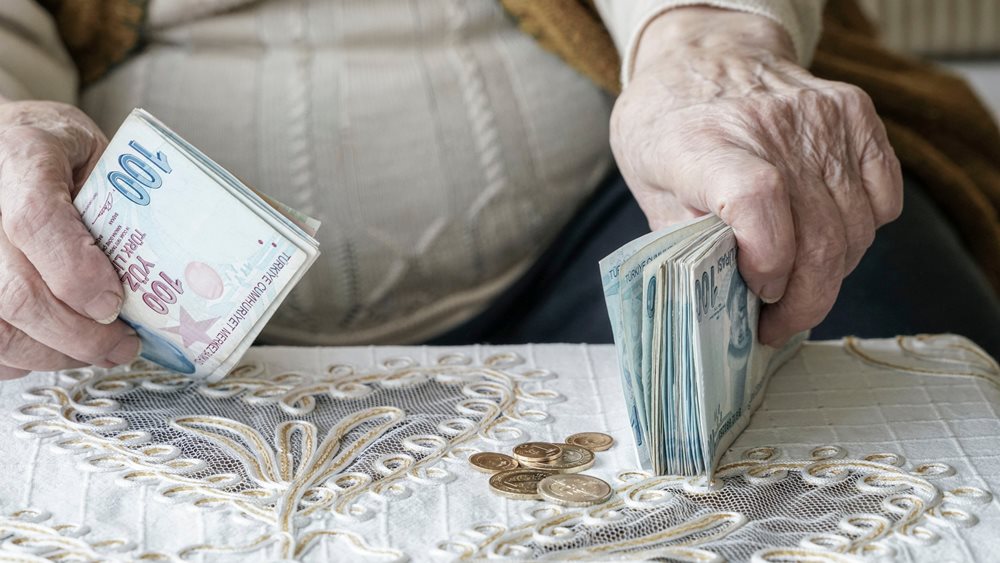Τουρκία: Η ισοτιμία λίρας - δολαρίου θα αγγίξει το 10 μέχρι το τέλος του 2021