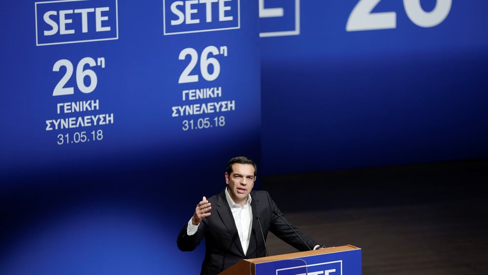 Σταδιακή μείωση φόρων υποσχέθηκε (και) στον ΣΕΤΕ ο Τσίπρας