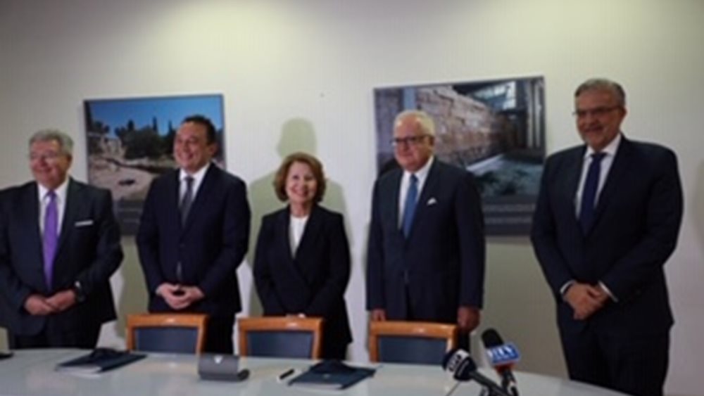 Μνημόνιο συνεργασίας μεταξύ Γενικής Γραμματείας Αποδήμου Ελληνισμού και Τράπεζας Πειραιώς