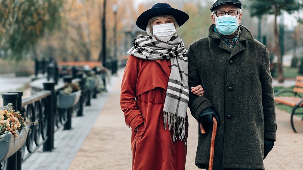 Μειώνει η υφασμάτινη το οξυγόνο στους ηλικιωμένους; Έρευνα απαντά