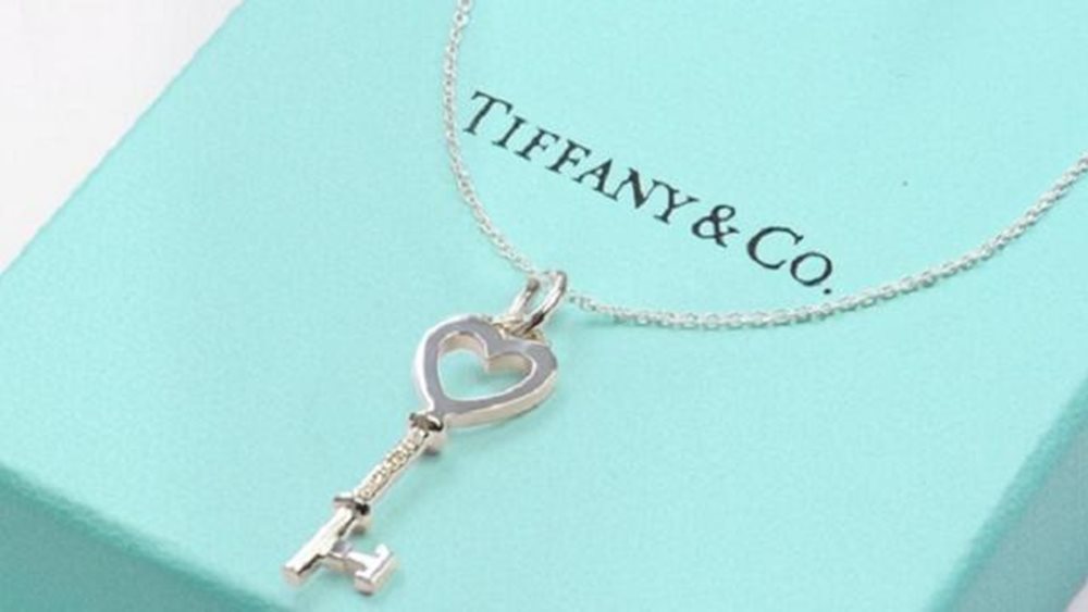 Χαμηλότερα των προσδοκιών οι πωλήσεις της Tiffany