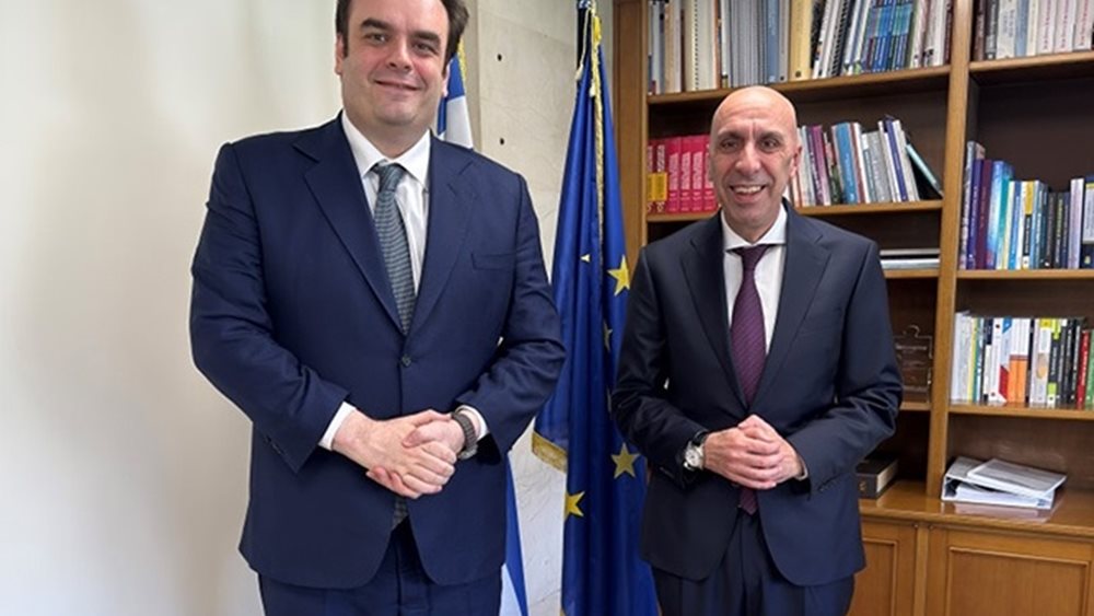 Ενίσχυση επενδύσεων, φορολογική σταθερότητα και χρηματοδοτικά εργαλεία στο επίκεντρο της συνάντησης Μπρατάκου – Πιερρακάκη