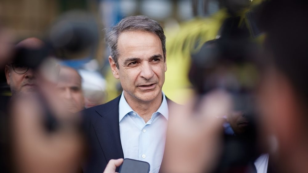 Επίσκεψη Κ. Μητσοτάκη στο νέο αεροπλάνο διακομιδών του ΕΚΑΒ, δωρεά του ΙΣΝ