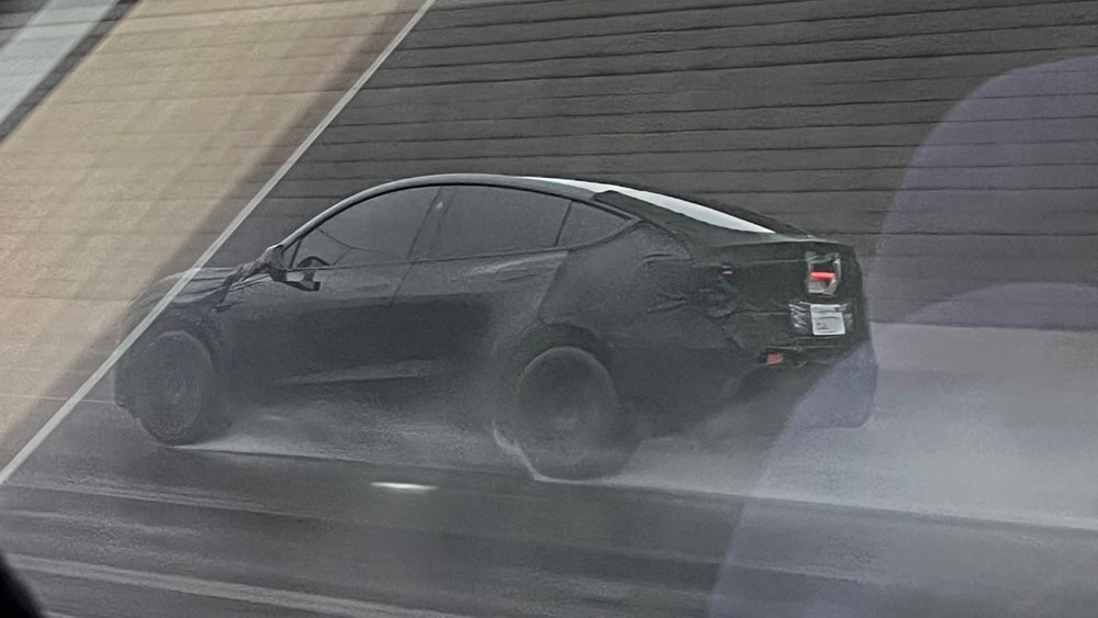 Ακόμα μια δημόσια εμφάνιση του ανανεωμένου Tesla Model Y (video)