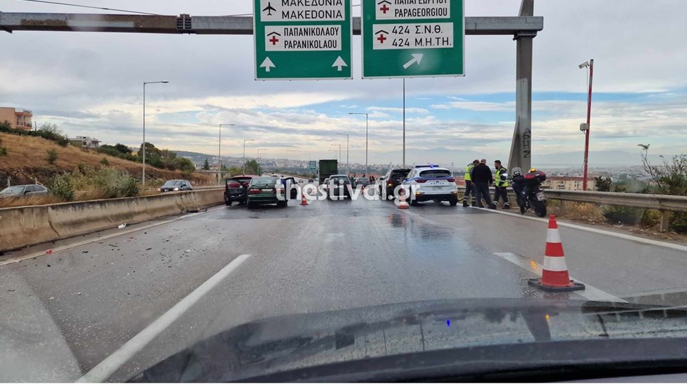 Θεσσαλονίκη: Καραμπόλα επτά οχημάτων στην Περιφερειακή οδό – Μία τραυματίας